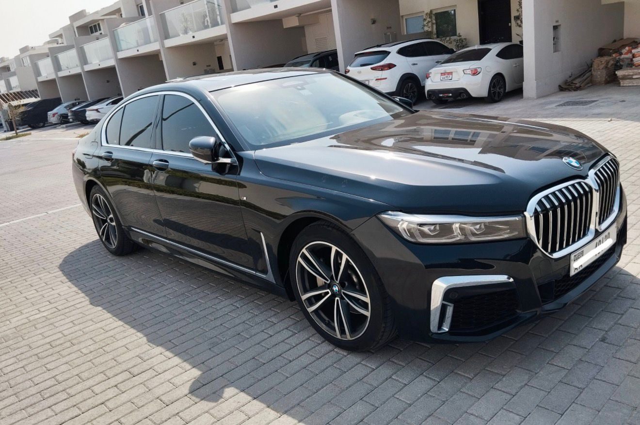 2022 BMW 730i