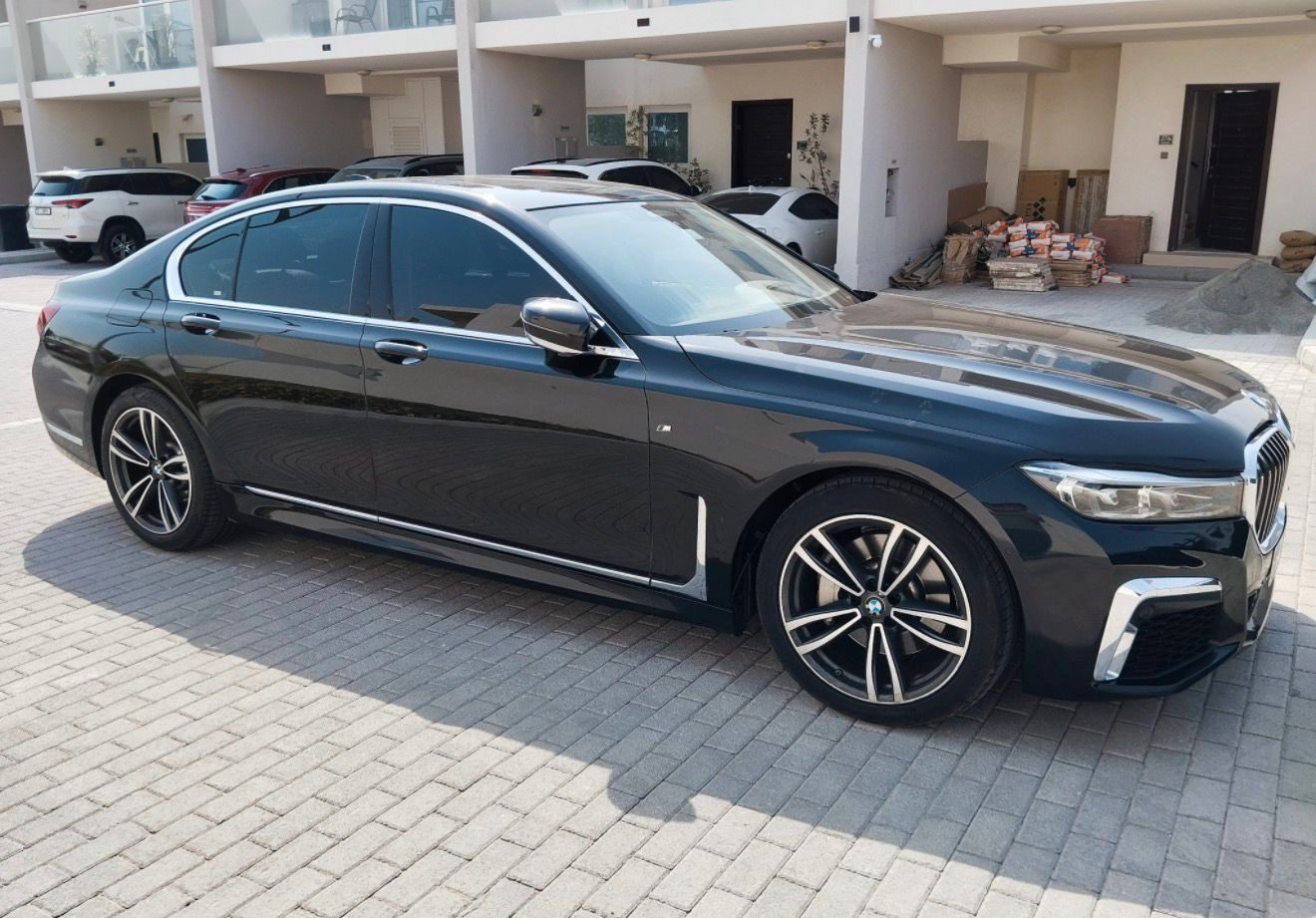 2022 BMW 730i