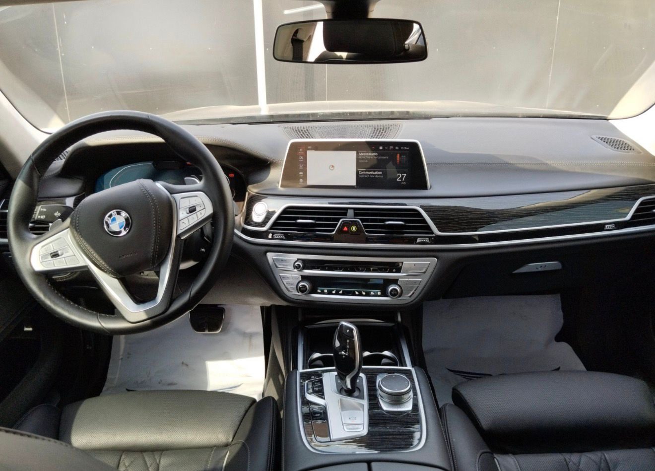 2022 BMW 730i