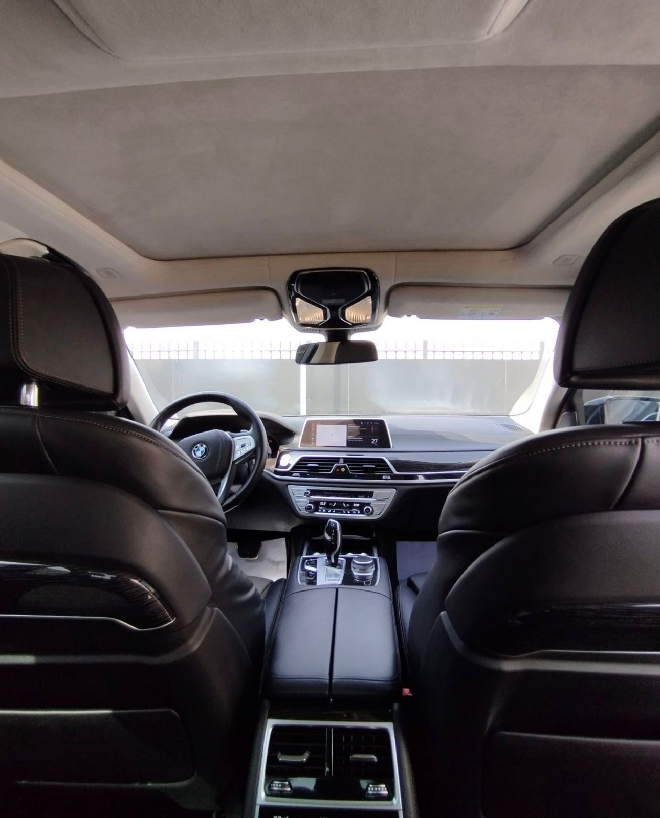 2022 BMW 730i